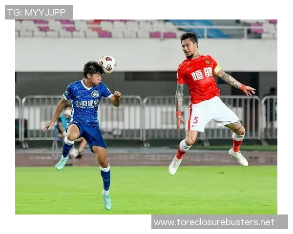 赛后复盘:上海足球队与武汉足球队的团队协作与战术分析 赛后复盘:上海足球队与武汉足球队的团队协作与战术分析