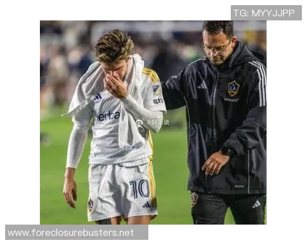 足球明星韧带断裂的背后故事与复出之路的艰辛与希望 足球明星韧带断裂的背后故事与复出之路的艰辛与希望